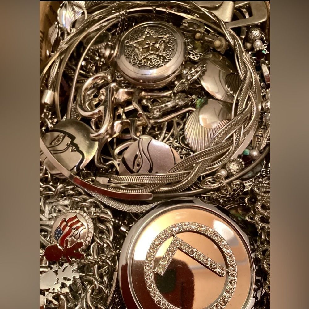 Premium Vintage Jewelry Lot~ 2 LBs Estate necklace earrings, rings, bracelet - Picture 6 of 10